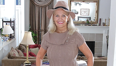 Naughty American Housewife Playing With Herself - MatureNL