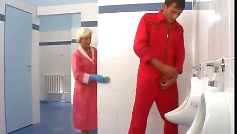 Washroom cleaning turns into sexy anal sex