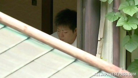 Mature Japanese chick enjoys mutual oral pleasuring