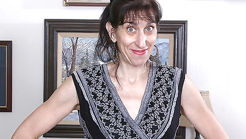 Naughty American Lady Getting Wet And Wild - MatureNL