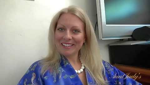 Zoey Tyler in Interview Movie - AuntJudys