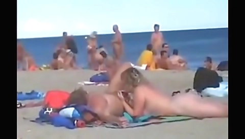 Life at cap dagde beach on a hot summer day